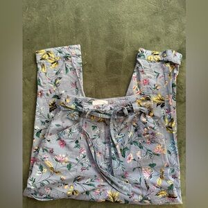 Anthropologie Victoria Floral Cropped Cargo pants / women’s size 10